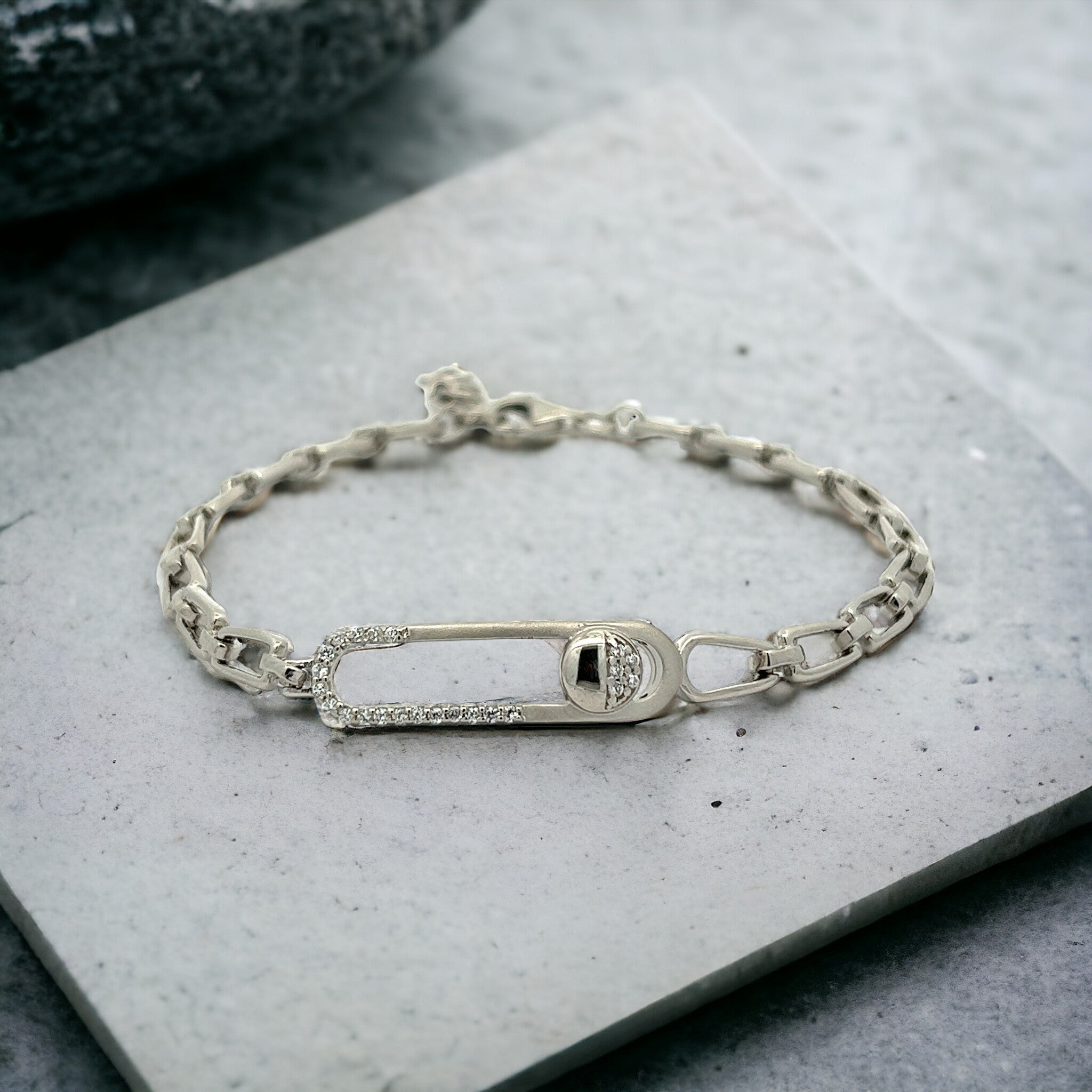 Purpleluck Minissha 925 Silver Bracelet in dainty design. Elegant charm bracelet for Women and girls. Ideal Gift for girlfriend.