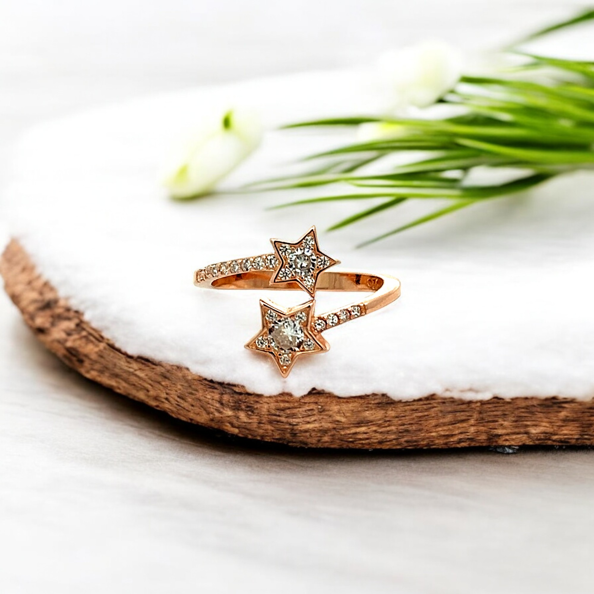 PurpleLuck Shooting Star Rose Gold Ring. 925 Silver Elegant and modern adjustable ring for women and girls