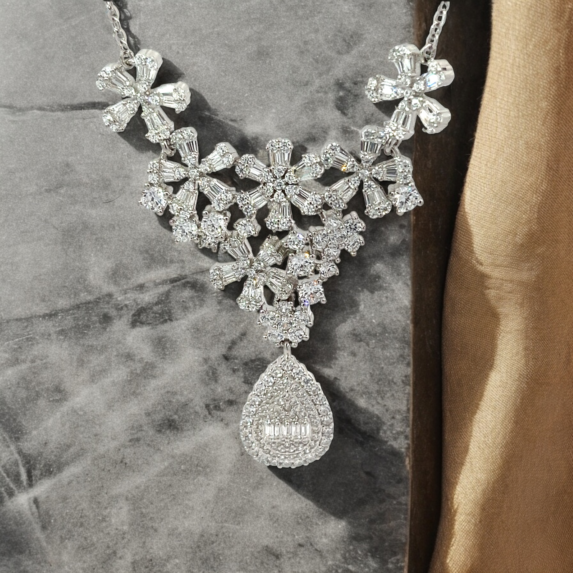 PurpleLuck Silver Queen Necklace